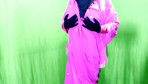 Indian bhabhi with a beautiful face has a solo video