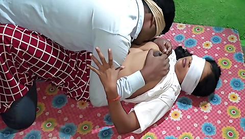 Creampie in a fetish video with an amateur brunette sex scene