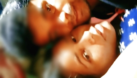 Indian webcam girl with small tits caught her in the bed