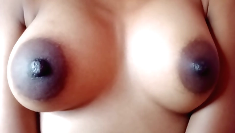 Indian babe does not hesitate to give a blowjob on a hard fuck