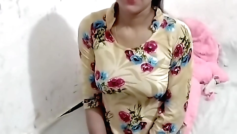 Indian amateur teen shows her beautiful body in POV