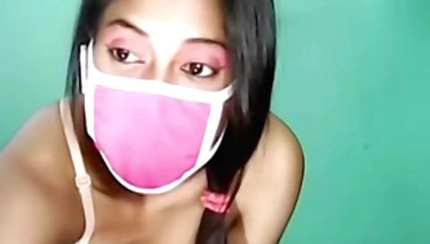 Indian chick with a sexy body is making a homemade video