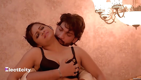 Brunette babe with natural body and a big pair of tits