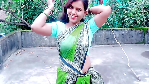 Beautiful brunette gives a blowjob to her own video