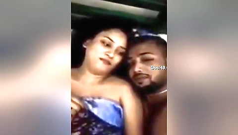 Indian girl takes a break from her job and starts to blow