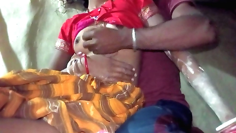 Indian babe got a fuck on the truck and gave some kinky sex