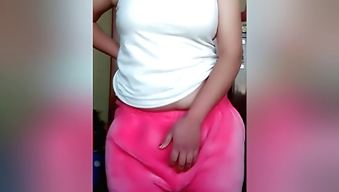 Indian chick has a huge body and a huge body in a solo video