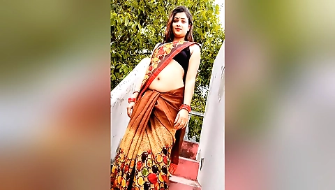 Indian amateur video shows a brunette getting fucked