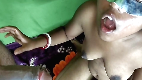 Indian teen gets her pussy fucked hard in homemade video