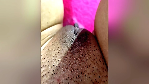 Indian girl masturbates in bedroom in amateur video