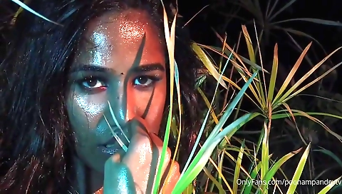 Beautiful single pornstar showing off her body online