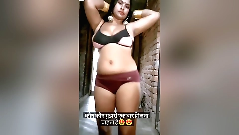 Bhabhi Indian girl is dancing with herself in the sunshine