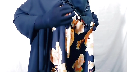 Indian housewife gives a blowjob and fucks her boyfriend