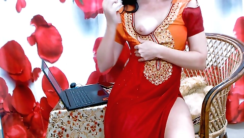 Indian woman is getting fucked by her hubby on the webcam