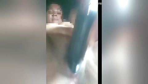 Indian amateur porn video showing a sexy pussy dildo play