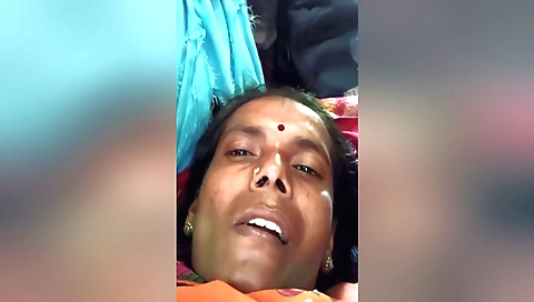 Babii bhabhi is giving an amateur porn show in her bra and cockhole