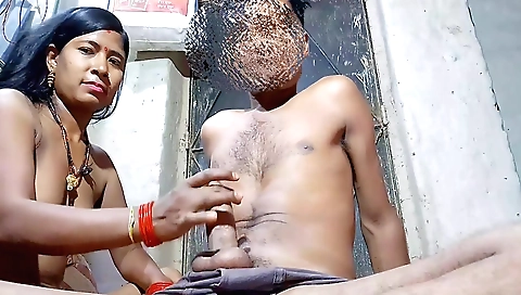 Bhuti gets a creampie in her hairy pussy and pussy