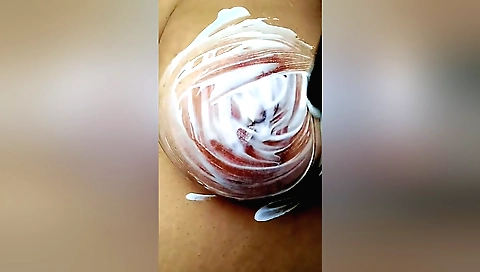 Indian amateur solo sex scene with a nice round tits