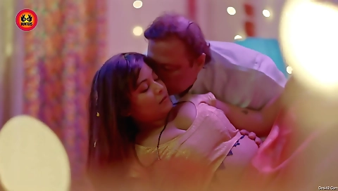 Brunette with natural curves shows her ass on the net video