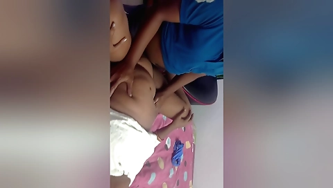 Indian babe shows her body to a guy and gets banged