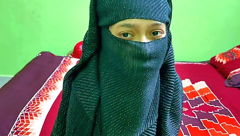 Indian teen with a nice face is getting hot in the bedroom