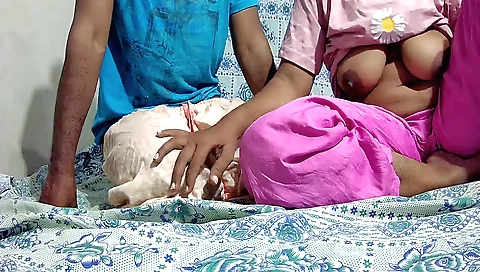 Indian lady with small tits and long hair doing it in bed