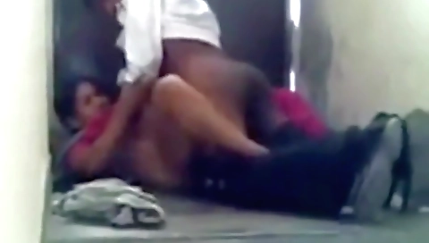 Indian girl fucks a hairy boyfriend in amateur video