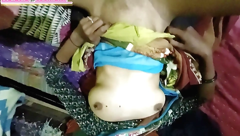 Indian girl with a big ass gets fucked in her anal