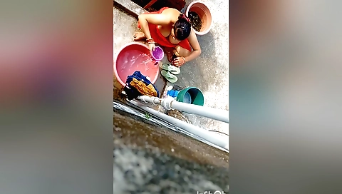 I'm the big tittied beauty who fucks in bed and in bed alone