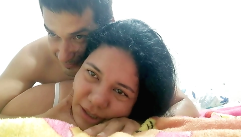 Indian teen gives a nice blowjob and gets cum on her lips