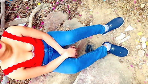 Indian college girl gets fucked by a guy in jungle