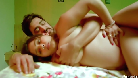 Indian hottie with big tits shows off her sexy body