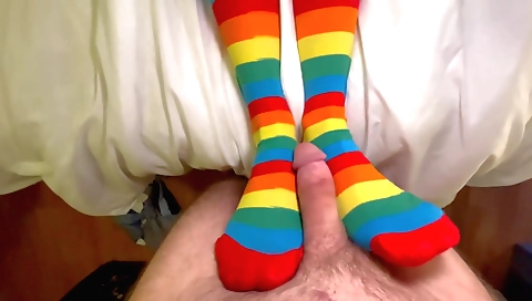 Indian hottie is getting her feet fucked and stretched out