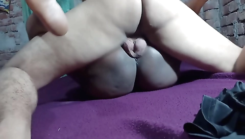 Indian blonde is fucking her boyfriend in her pussy