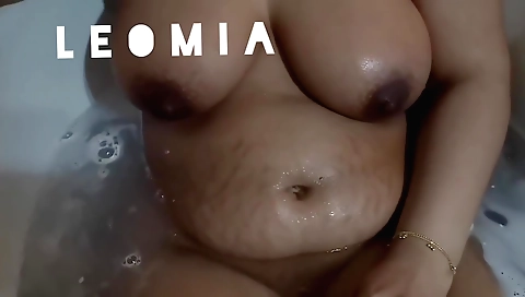 Indian teen bhabhi 1st time giving a big ass handjob