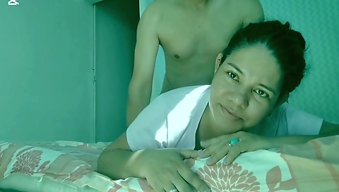 Petite amateur brunette gets a nice orgasm on a pleasure mat