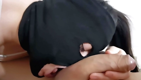 Indian girl gets off on her own for some good porn