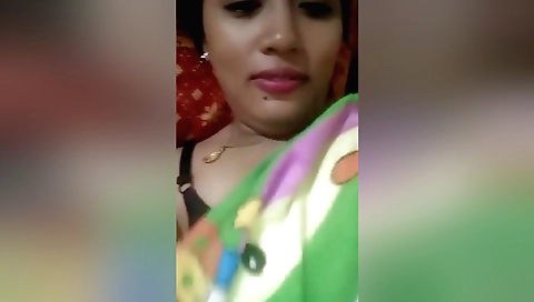 Exclusive- Hot Look Bhabhi Showing Her Boobs And Pussy