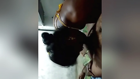 Indian bhabhi with sexy smile makes her mouth happy