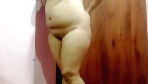 Indian slut in sexy lingerie fucks on the web camera