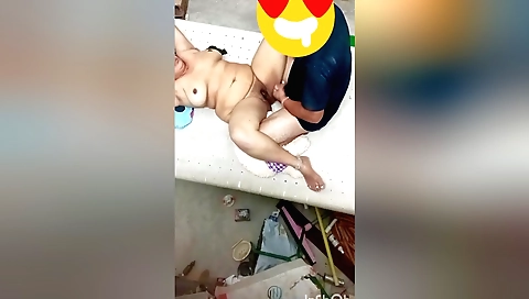 Amateur brunette gives a creampie in her tight cunny