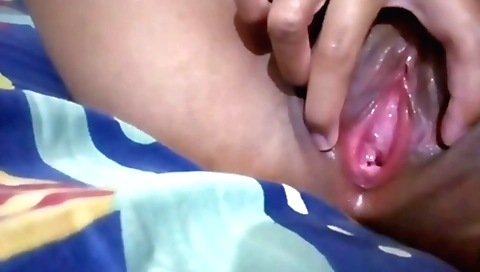 Indian solo video with the hottie showing her curves