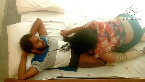 Indian teen gets fucked hard on the bed in this vid
