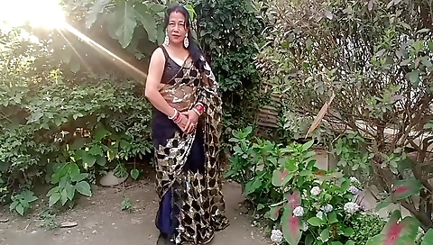 Indian woman fucks with her stepbrother-in-law in outdoor video