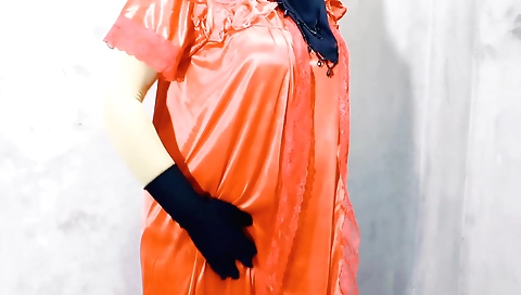 Indian girl with a sexy face is horny and takes his dick