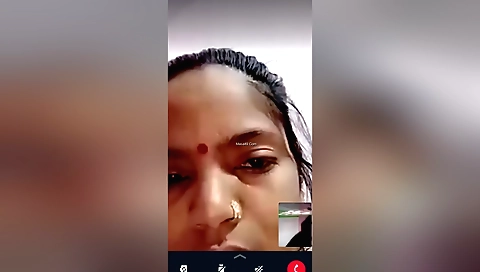 Indian babe with round ass shows off her legs on webcam